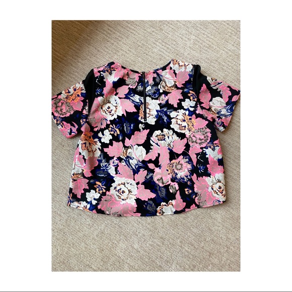 Floral Cropped Blouse with Mesh Detail - Picture 4 of 5